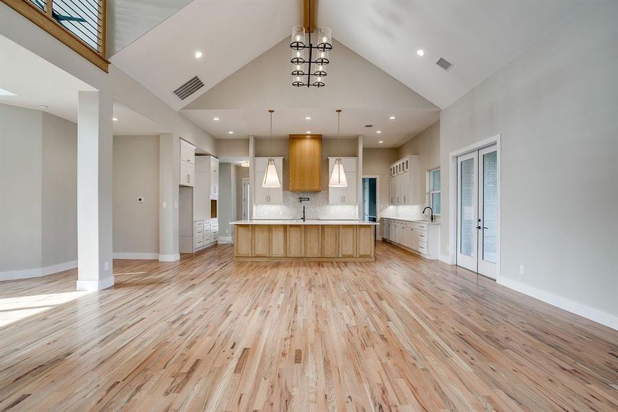 Spacious, unfurnished interior of a new home in , Granbury (Image 25).