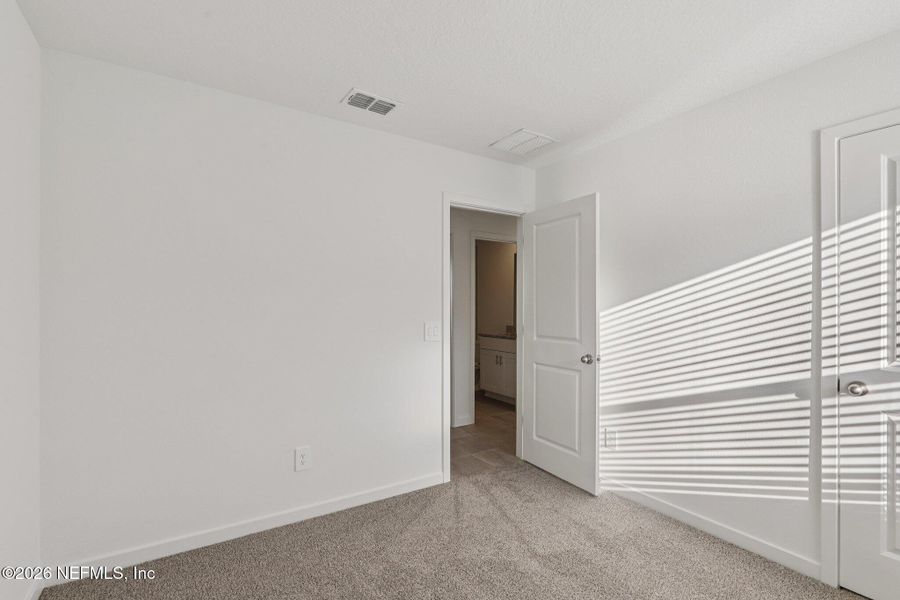 Spacious, unfurnished interior of a new home in Kings Preserve, Jacksonville (Image 17).