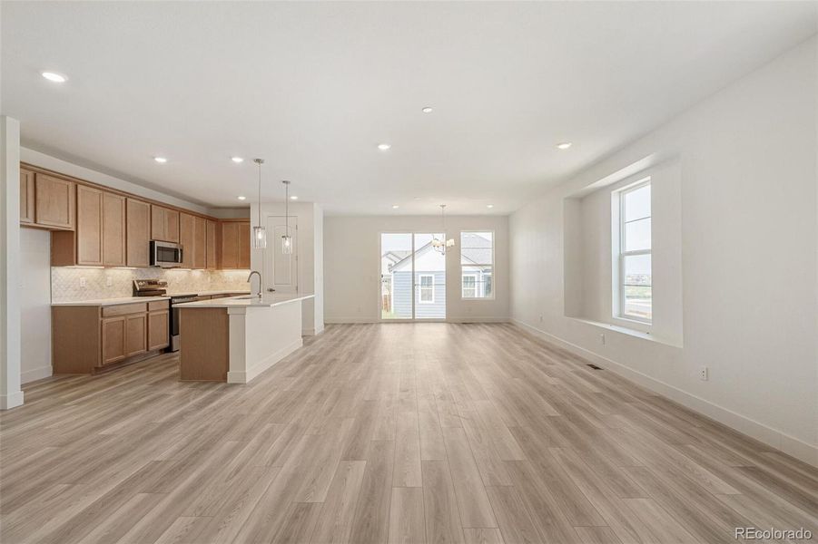 Spacious, unfurnished interior of a new home in Legato, Commerce City (Image 29).