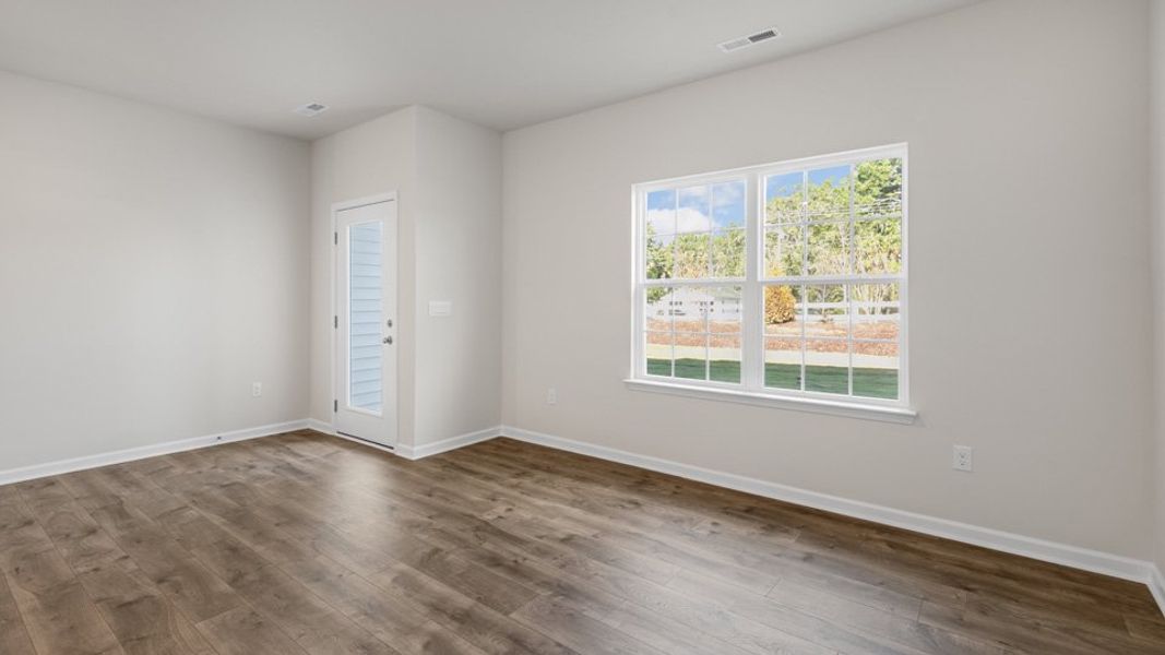 Spacious, unfurnished interior of a new home in Clock Road Townhomes, New Bern (Image 14).