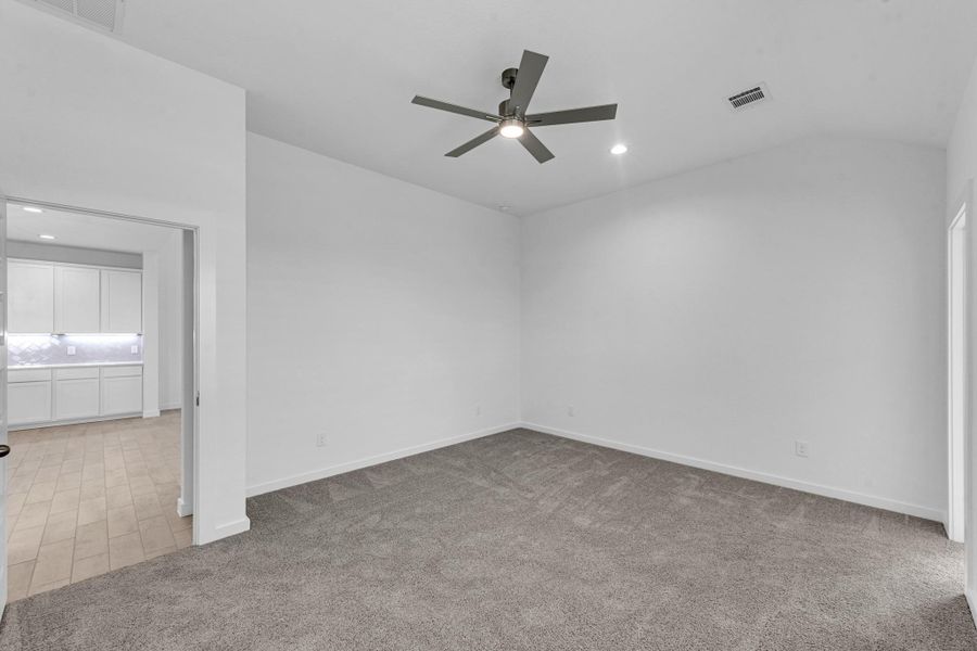 Spacious, unfurnished interior of a new home in Grand Mason Crossing, Park Row (Image 15).