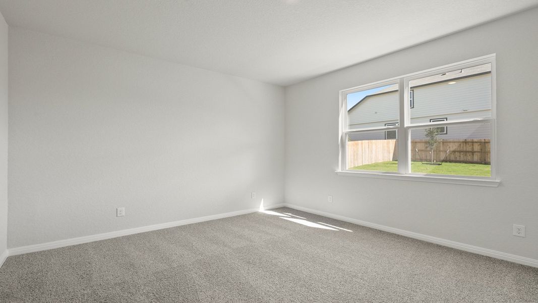 Spacious, unfurnished interior of a new home in Hunters Ranch, San Antonio (Image 12).