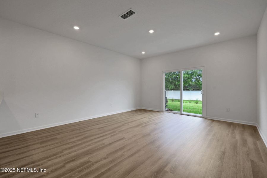 Spacious, unfurnished interior of a new home in Kasen Oaks, Jacksonville (Image 16).