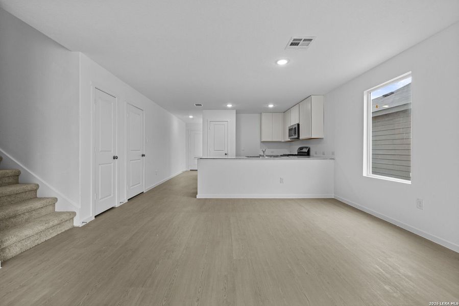 Spacious, unfurnished interior of a new home in Voss Farms, New Braunfels (Image 11).