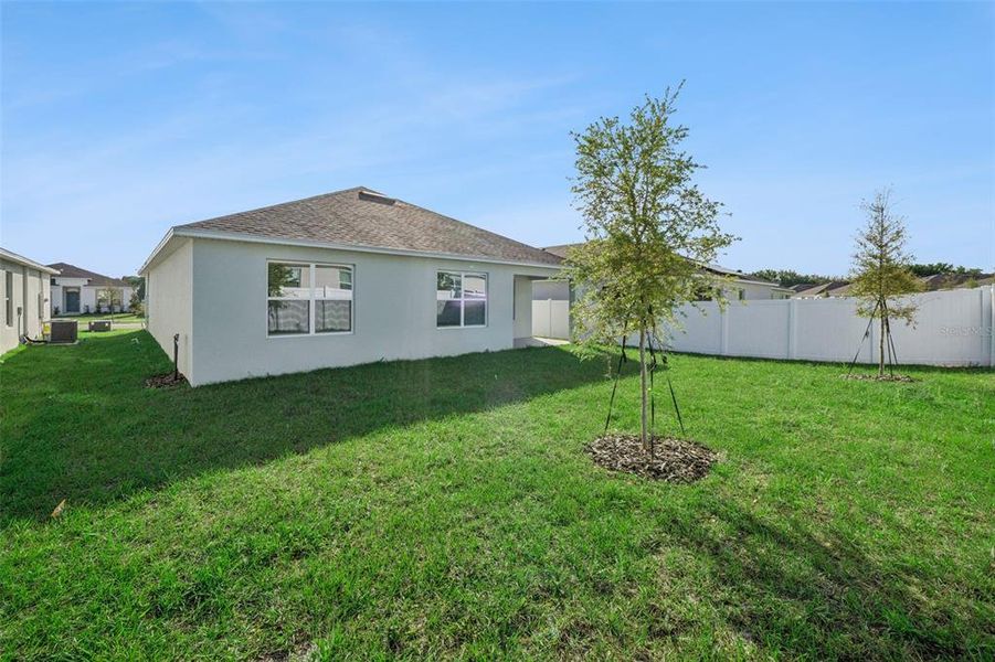 Exterior details and patio area of a home in , Tavares (Image 19).