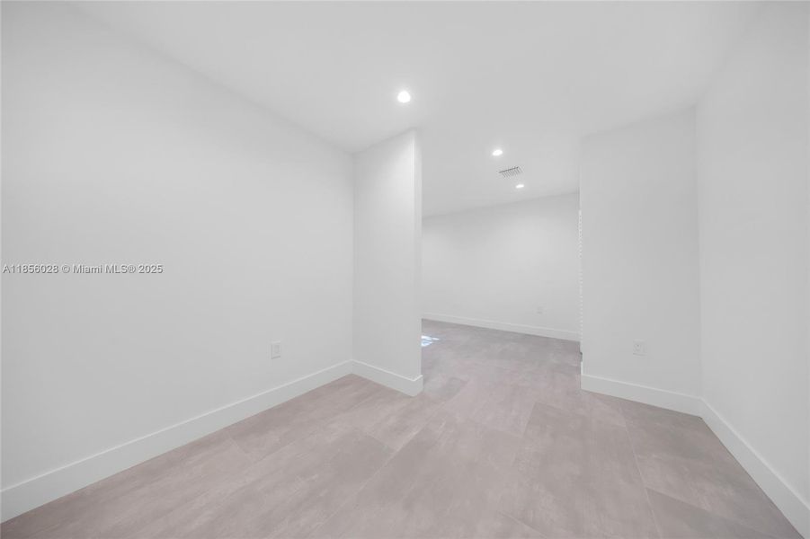 Spacious, unfurnished interior of a new home in , Miami (Image 23).