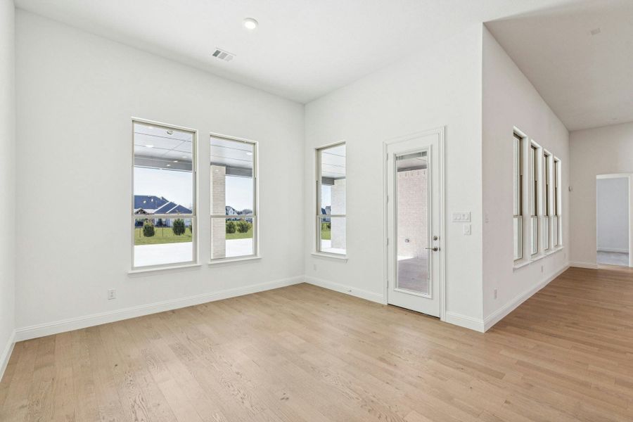 Representative unfurnished interior of a home built from the Franklin by Kindred Homes in Oak Creek Ranch, Waxahachie (Image 25).