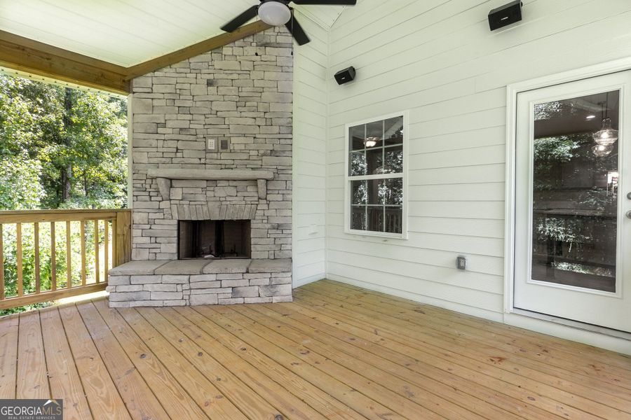 Exterior details and patio area of a home in Juliette Crossing, Forsyth (Image 3).