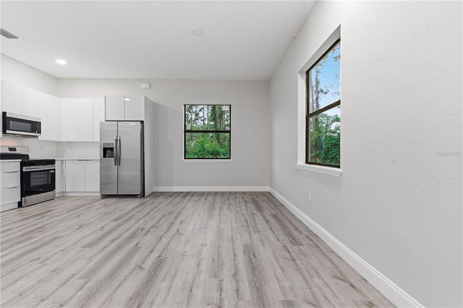 Spacious, unfurnished interior of a new home in , Lehigh Acres (Image 30).