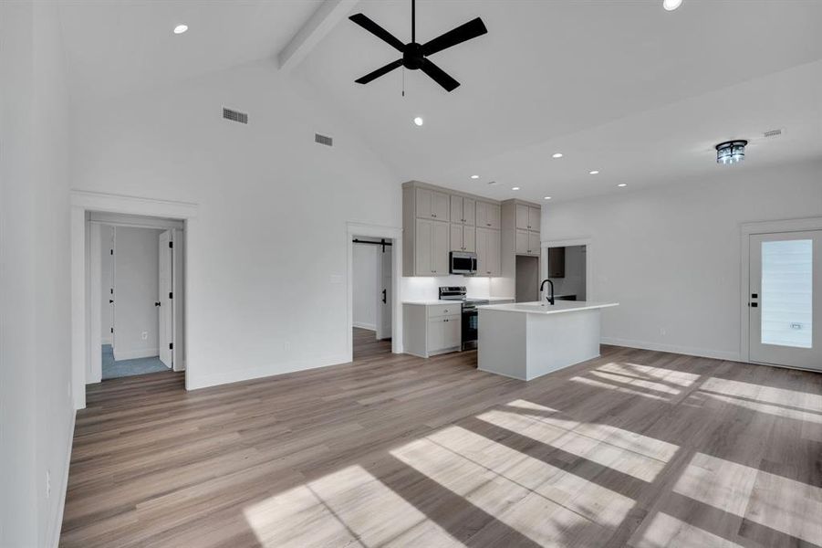 Spacious, unfurnished interior of a new home in , Waxahachie (Image 18).