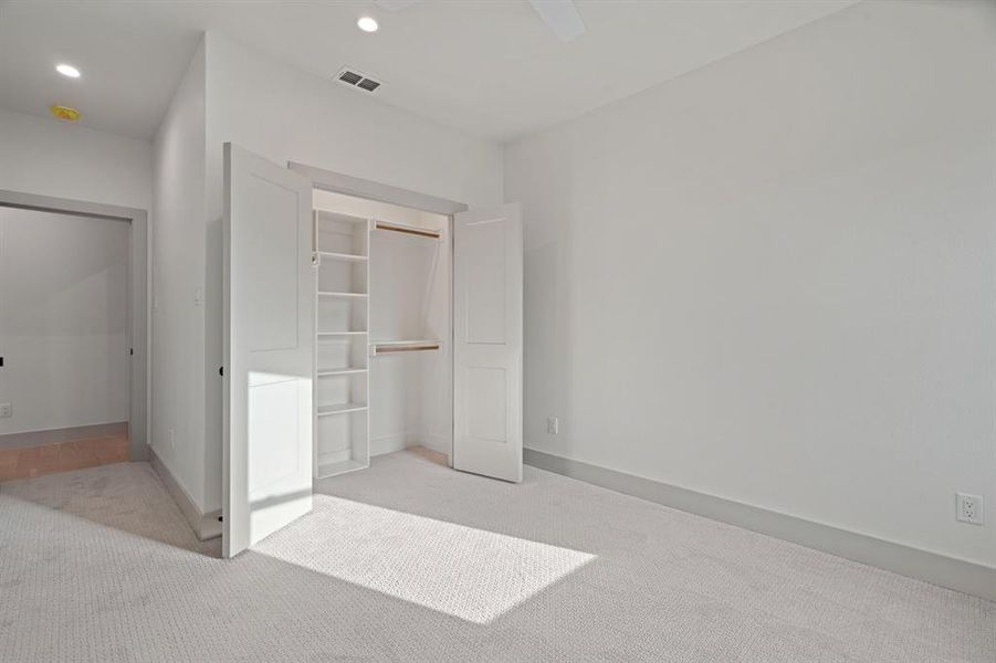 Spacious, unfurnished interior of a new home in , Granbury (Image 28).