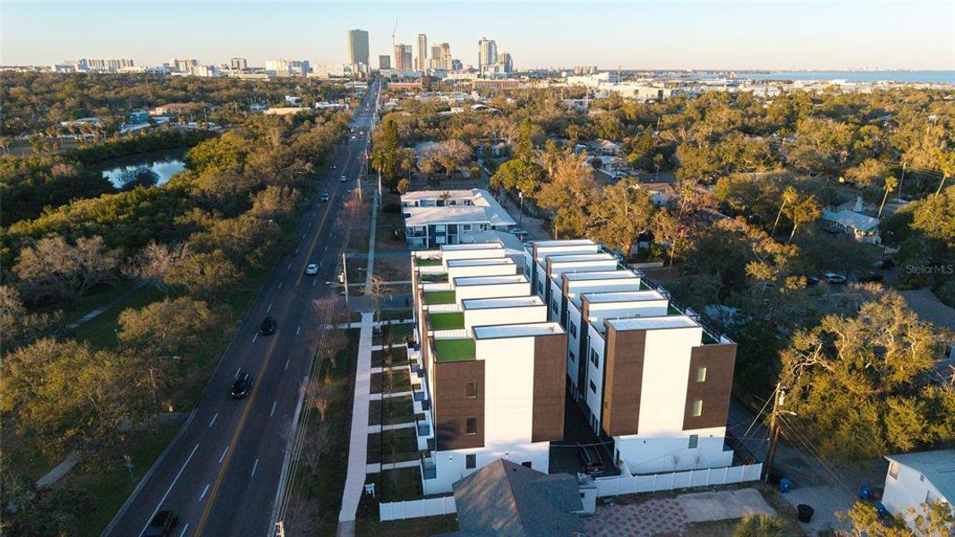 Exterior details and patio area of a home in , St. Petersburg (Image 27).