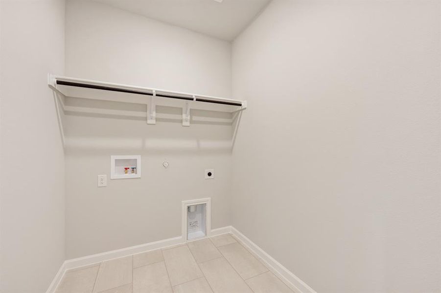 Spacious, unfurnished interior of a new home in Eagle Glen Elements, Alvarado (Image 23).