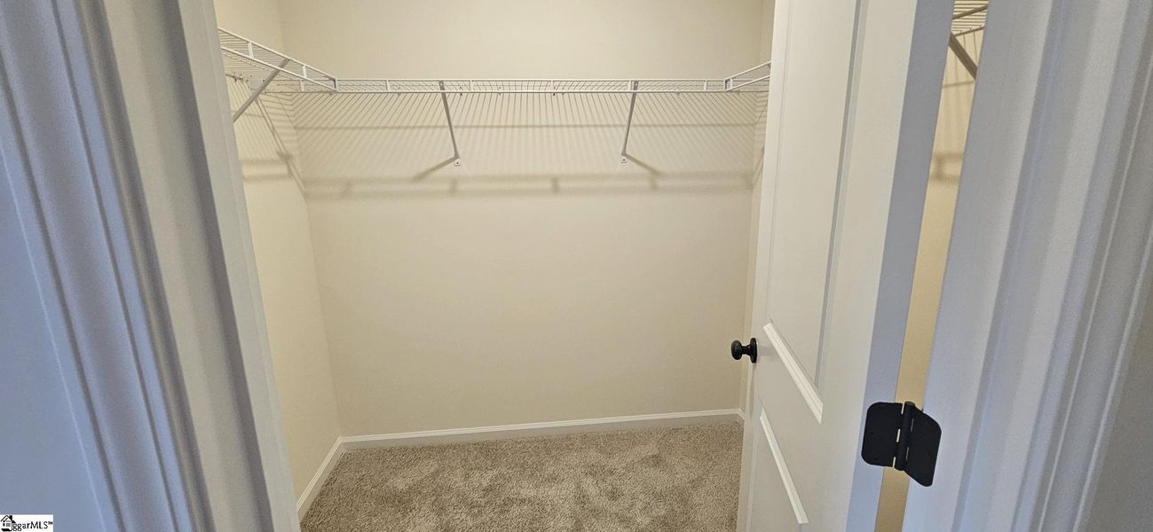 Spacious, unfurnished interior of a new home in Sedona, Greenville (Image 15).