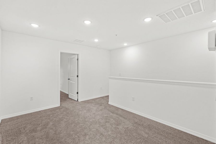 Spacious, unfurnished interior of a new home in Shenandoah Reserve, Orlando (Image 22).
