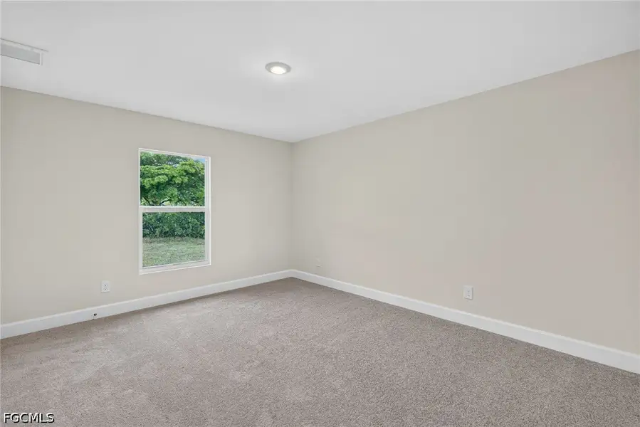 Spacious, unfurnished interior of a new home in Cape Coral, Cape Coral (Image 27).