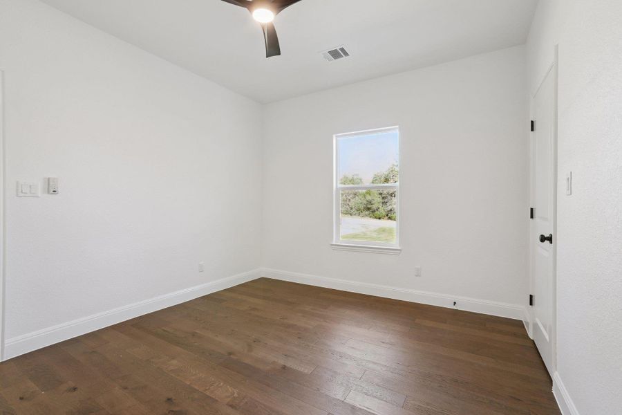 Spacious, unfurnished interior of a new home in , Elgin (Image 30).