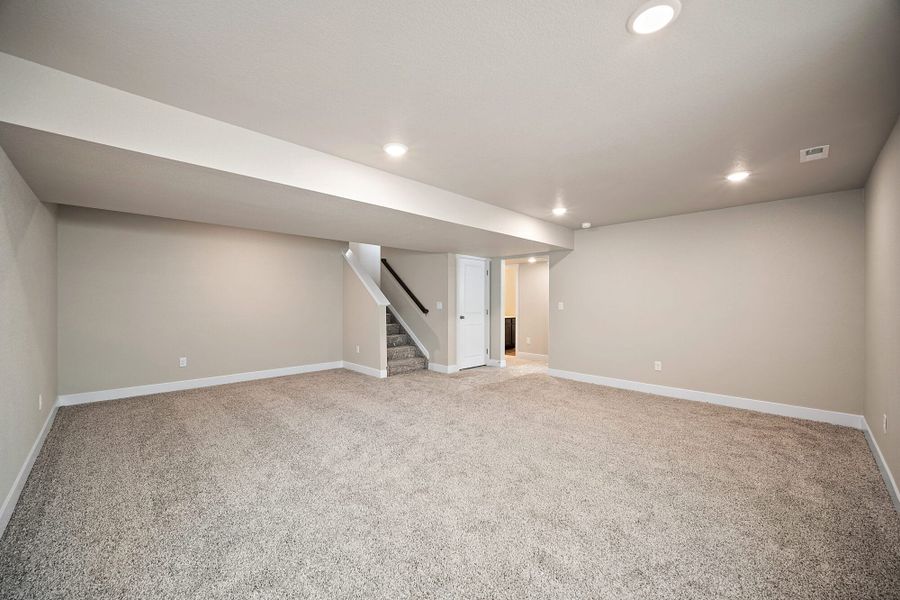 Spacious, unfurnished interior of a new home in Aspen Ranch, Fountain (Image 31).