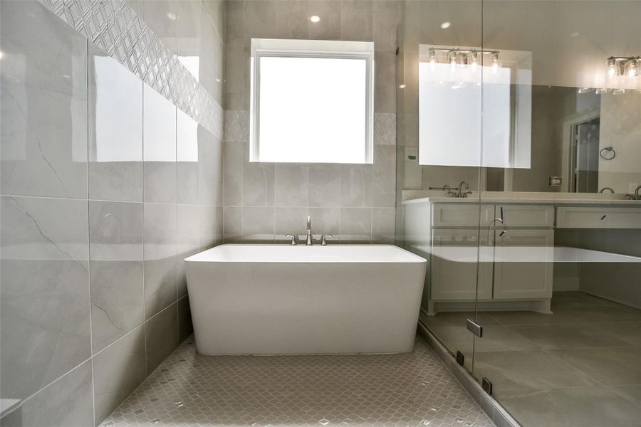 Furnished interior view inside a new home in Del Bello Lakes 60', Manvel (Image 16). Furnished interior view inside a new home in Del Bello Lakes 60', Manvel (Image 16).