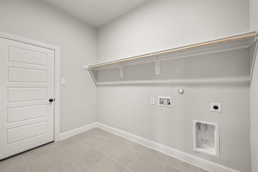 Spacious, unfurnished interior of a new home in The Retreat - Phase 1, Waxahachie (Image 21).