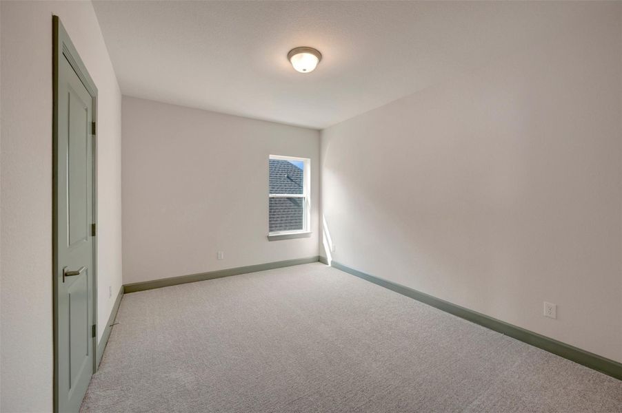 Spacious, unfurnished interior of a new home in Sienna - Parkview Collection, Missouri City (Image 25).