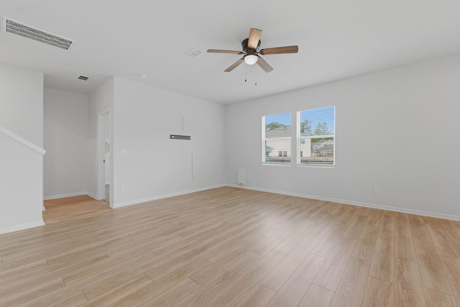 Spacious, unfurnished interior of a new home in Bradford Pointe, Summerville (Image 24).