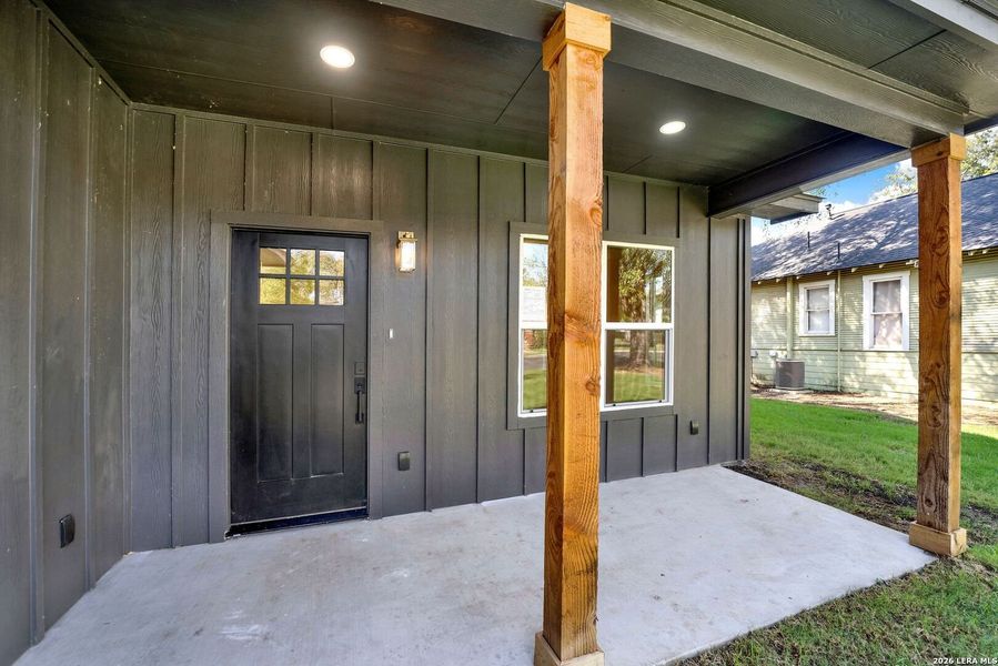 Exterior details and patio area of a home in , Hondo (Image 20).