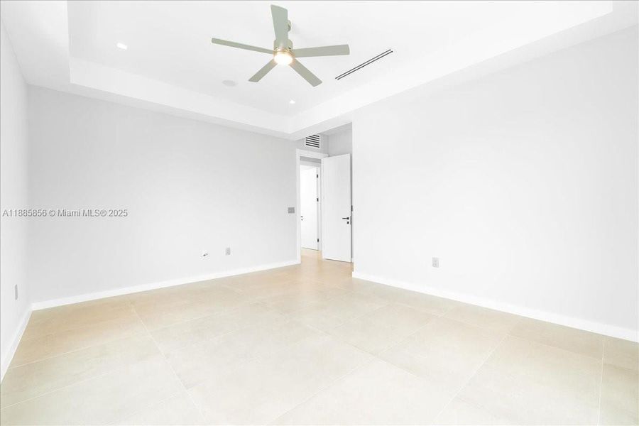 Spacious, unfurnished interior of a new home in , Miami (Image 13).