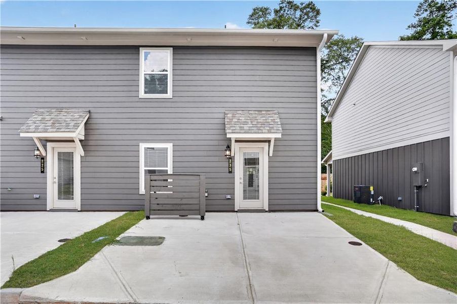 Exterior details and patio area of a home in The Cottages at East Lanier, Fayetteville (Image 3).