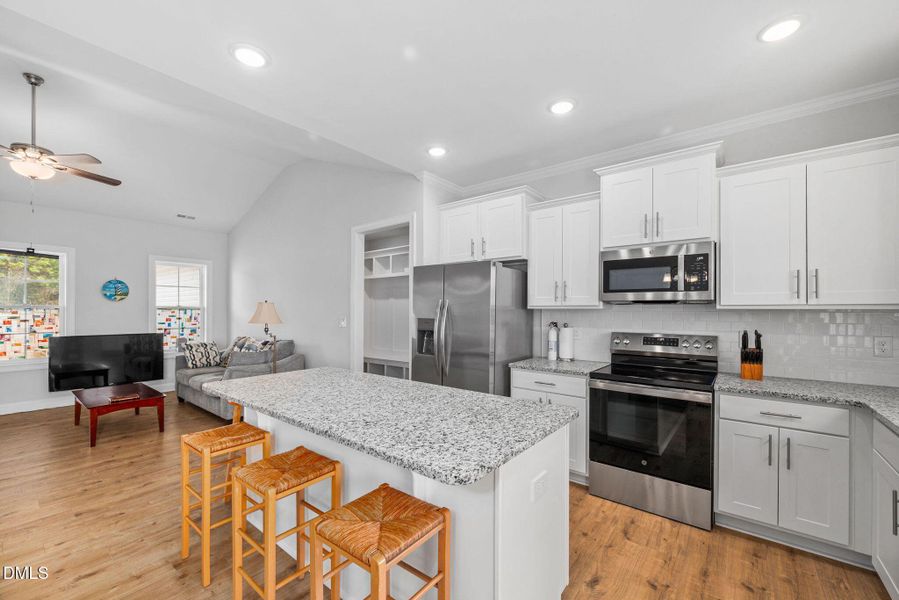 23-web-or-mls-6056-old-smithfield-rd