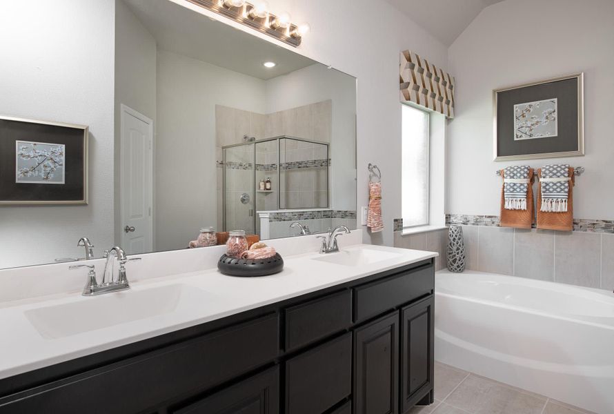 Primary Bathroom | Concept 1802 at Redden Farms - Classic Series in Midlothian, TX by Landsea Homes