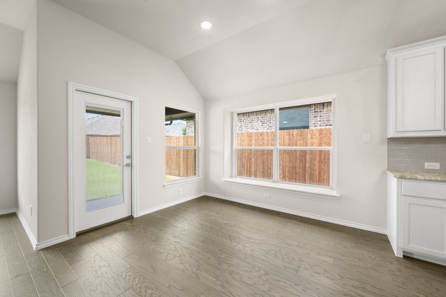 Spacious, unfurnished interior of a new home in Summer Crest, Fort Worth (Image 16).