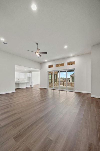 Spacious, unfurnished interior of a new home in Santa Rita Ranch, Liberty Hill (Image 24).