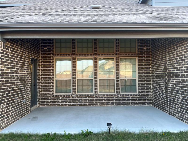 Exterior details and patio area of a home in Shady Valley Estates, Midlothian (Image 16).