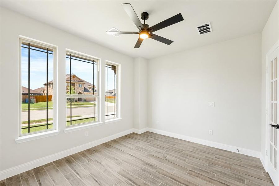 Spacious, unfurnished interior of a new home in Sable Creek, Sanger (Image 28). Spacious, unfurnished interior of a new home in Sable Creek, Sanger (Image 28).