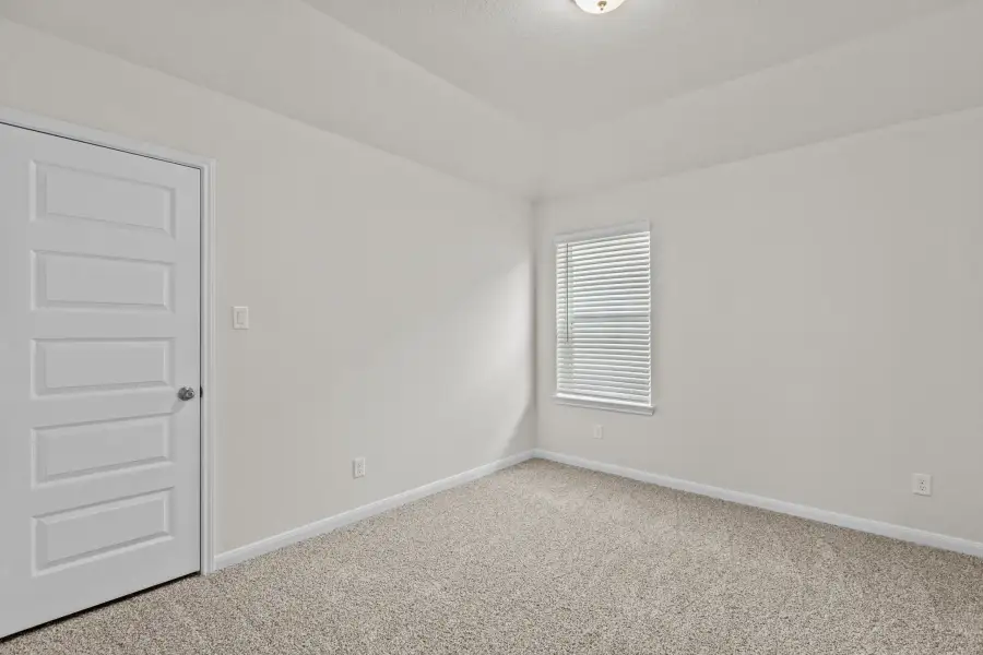 Spacious, unfurnished interior of a new home in Veranda, San Antonio (Image 10).