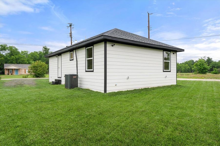 Exterior details and patio area of a home in , Dawson (Image 20).