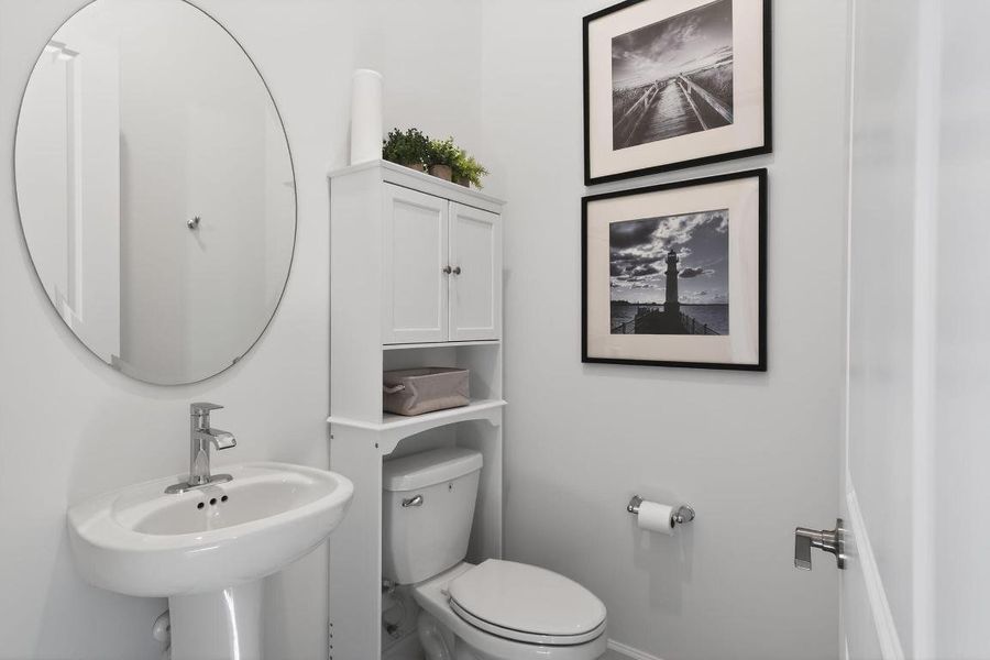 1/2 Bathroom 1/2 Bathroom