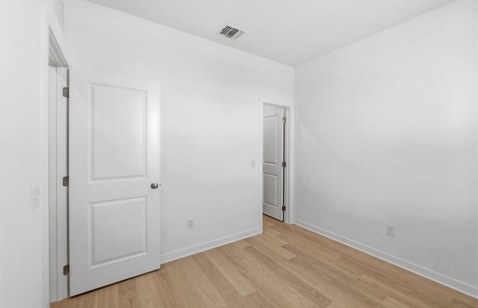 Spacious, unfurnished interior of a new home in Vantage, San Marcos (Image 16).