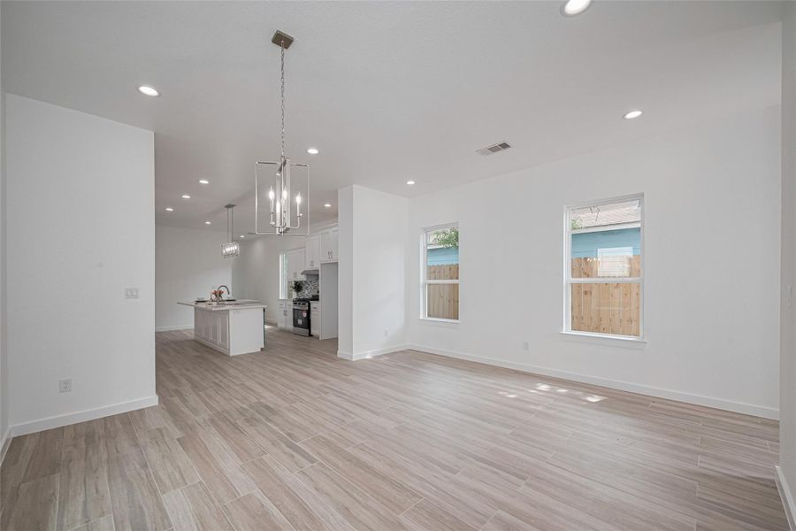 Spacious, unfurnished interior of a new home in , Houston (Image 36).