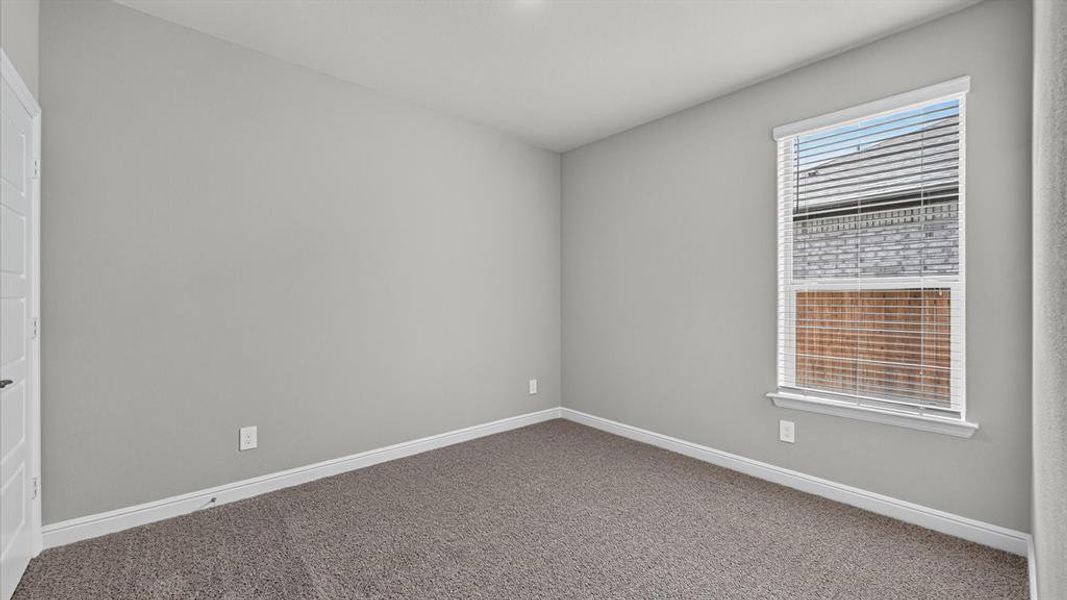 Spacious, unfurnished interior of a new home in Trails of Elizabeth Creek, Fort Worth (Image 21).