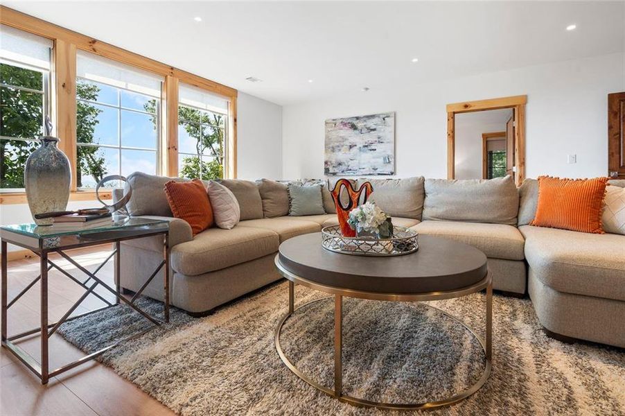 Furnished interior view inside a new home in , Jasper (Image 58).