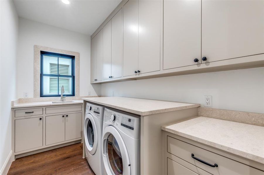 Furnished interior view inside a new home in , Dallas (Image 29). Furnished interior view inside a new home in , Dallas (Image 29).