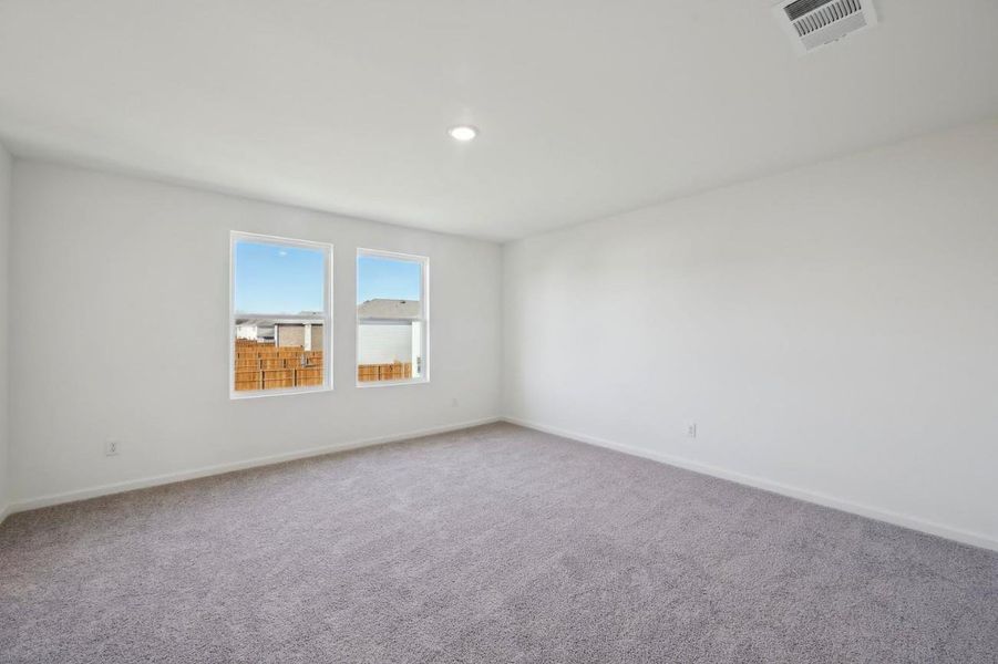 Spacious, unfurnished interior of a new home in Eagles Landing, Elgin (Image 15).
