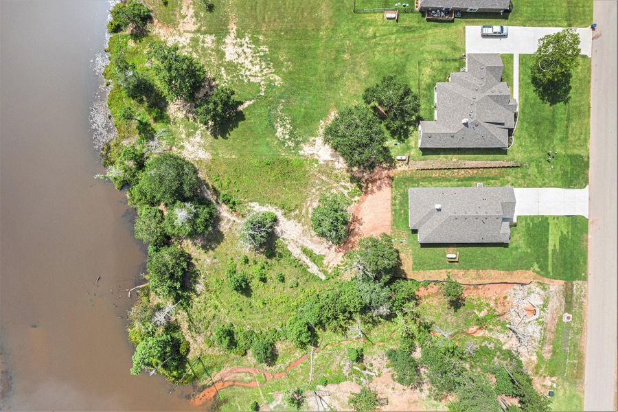 Image 19 of a home in Oakwood Ranch.