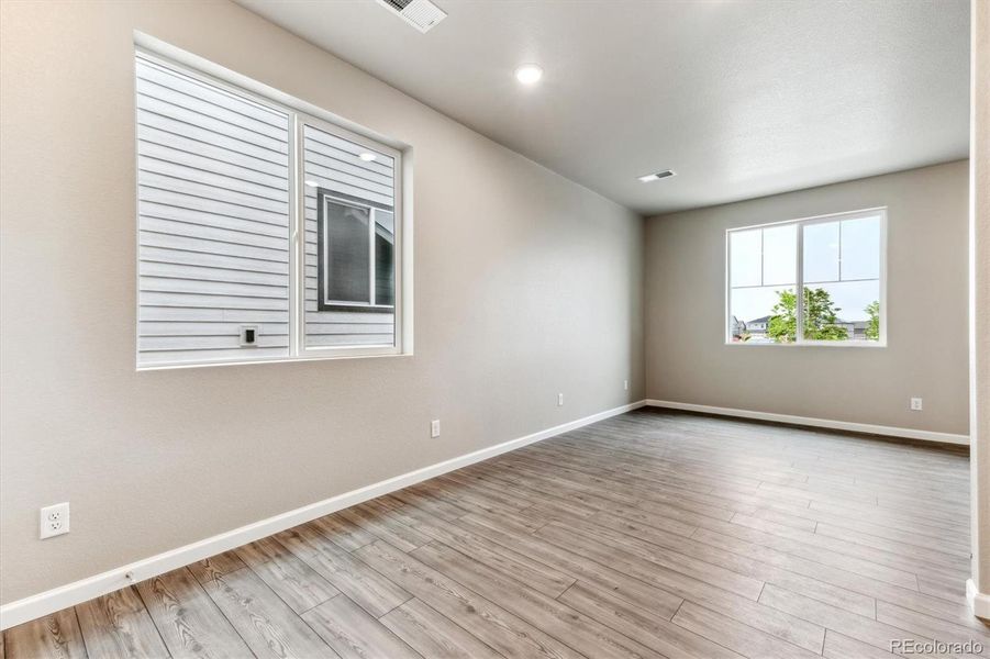 Spacious, unfurnished interior of a new home in Pintail Commons at Johnstown Village, Johnstown (Image 9).