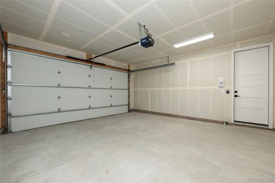 Spacious, unfurnished interior of a new home in , Winter Park (Image 17).