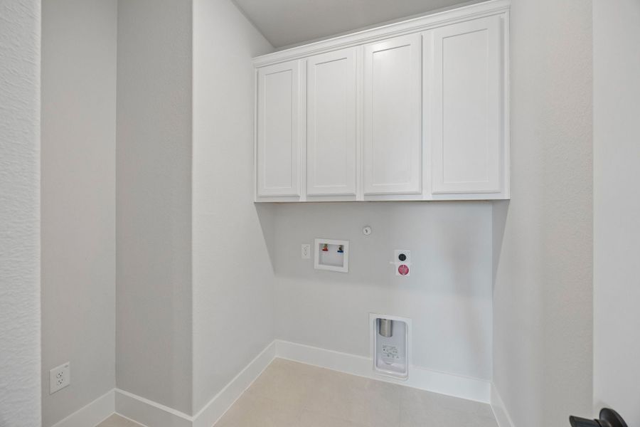Spacious, unfurnished interior of a new home in Painted Tree Woodland West, McKinney (Image 33).