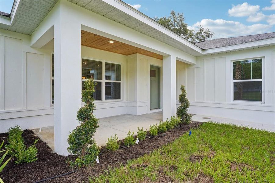 Exterior details and patio area of a home in , Citrus Springs (Image 36).