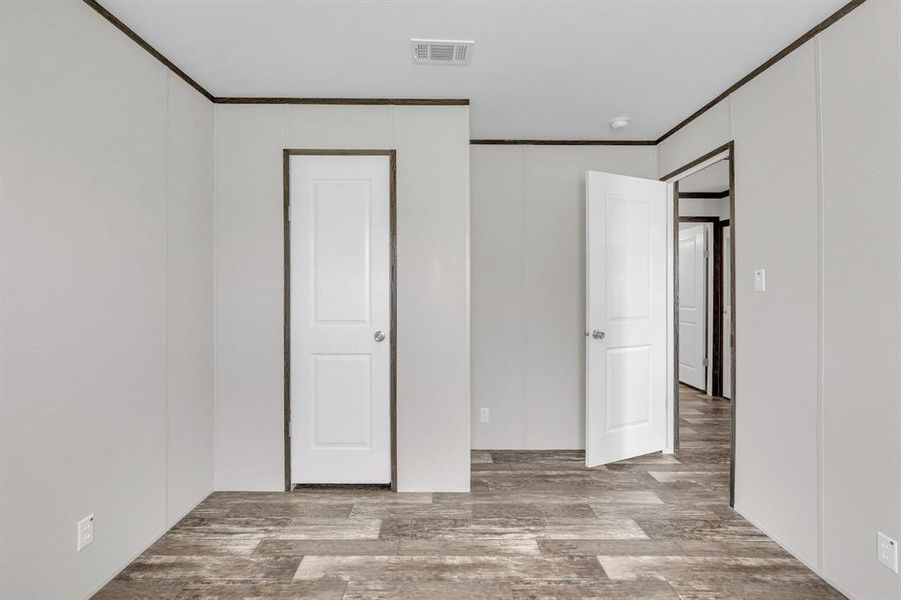 Spacious, unfurnished interior of a new home in , Granbury (Image 17).